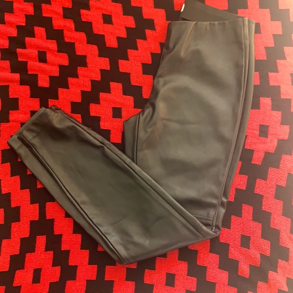 Ladies Reitmans Pleather Crop Pants - Picture 1 of 6
